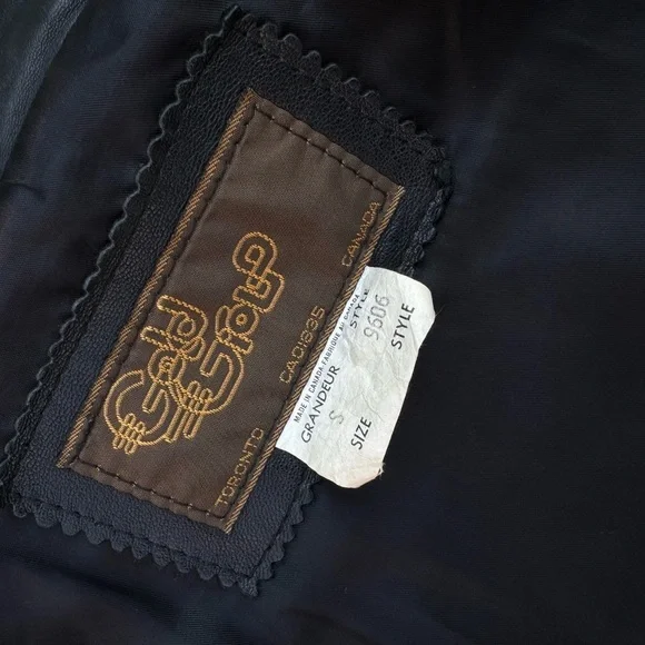 SOLD Vintage Leather Jacket Size Small - Picture 3 of 8